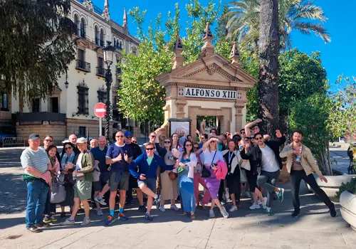 Eine Gruppe von Free Walking Tour Sevilla in Sevilla