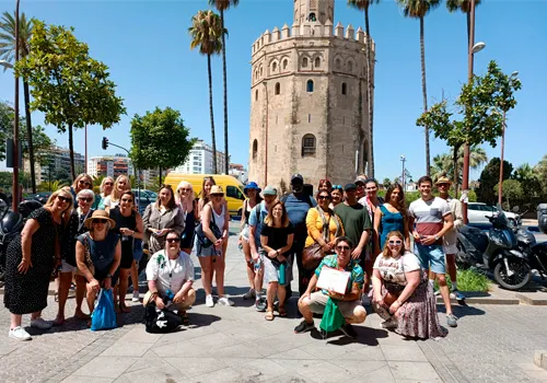 Eine Gruppe von Free Walking Tour Sevilla in Sevilla